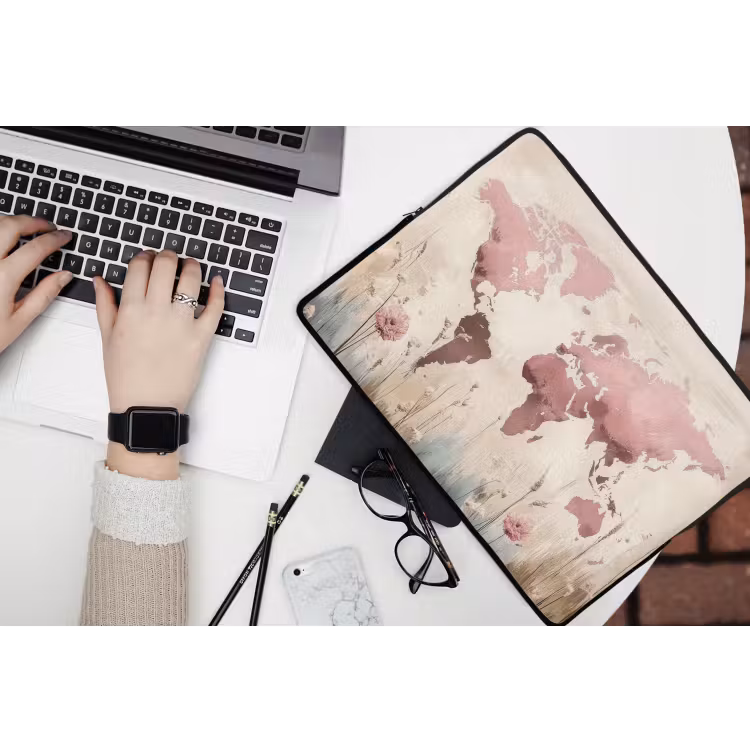 Wereldkaart - Roze - Bloemen laptophoes neopreen klein -bureau