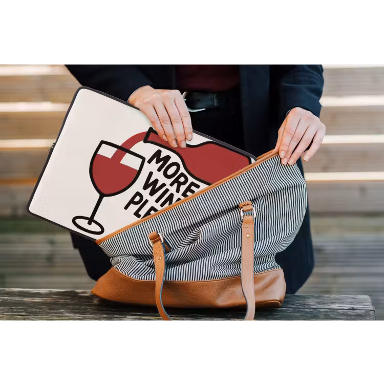 Wijnfles - Quote - Rood - Glas laptophoes neopreen klein -tas
