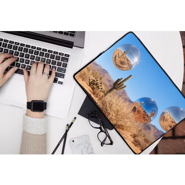 Laptophoes Woestijn - Spiegelbal - Kunst - Woestijn - Spiegelbal - Kunst laptophoes neopreen klein