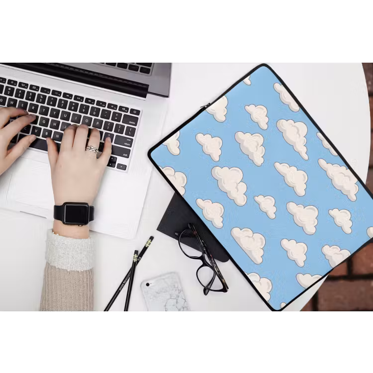 Wolk - Cartoon - Lucht - Blauw - Wit laptophoes neopreen klein -bureau