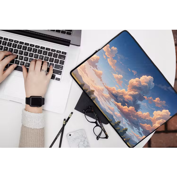 Wolken - Daghemel - Natuur - Illustratie - Oranje laptophoes neopreen klein -bureau