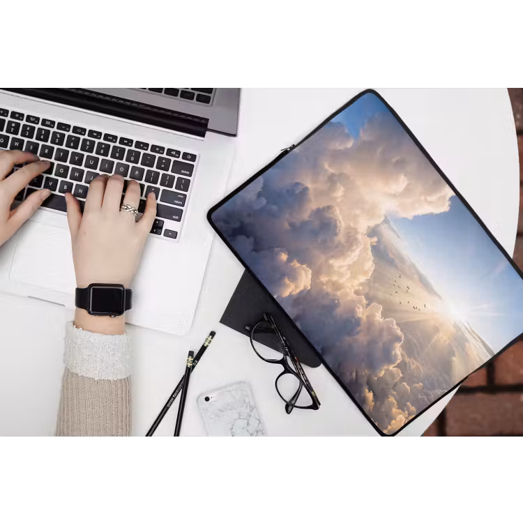 Wolken - Zonnestralen - Natuur - Wit laptophoes neopreen klein -bureau