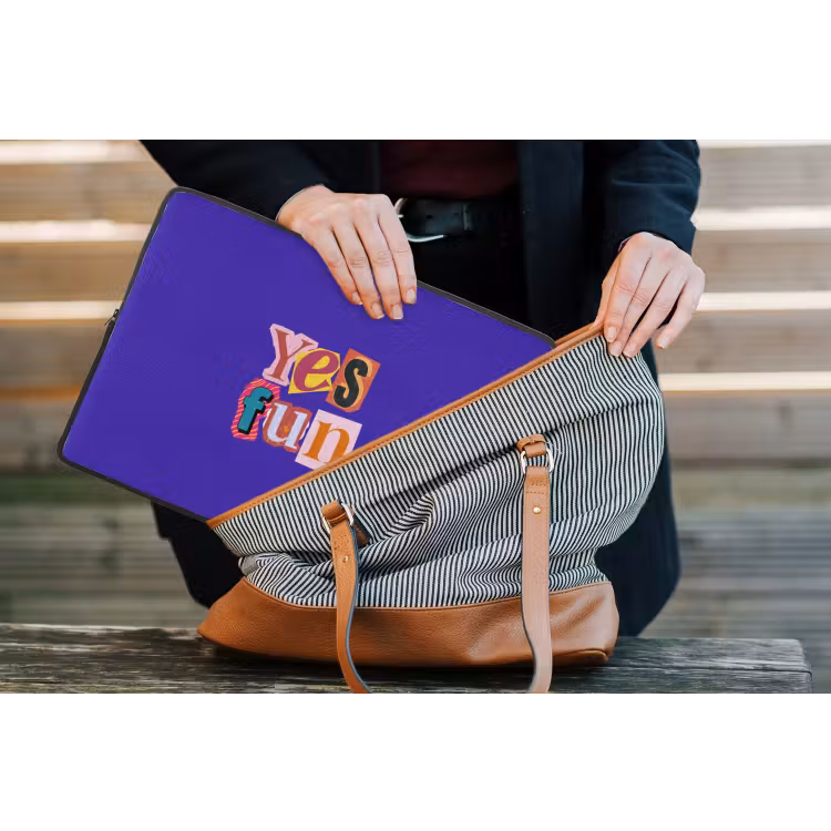 Yes fun - Kleurrijk - Collage-stijl laptophoes neopreen klein -tas