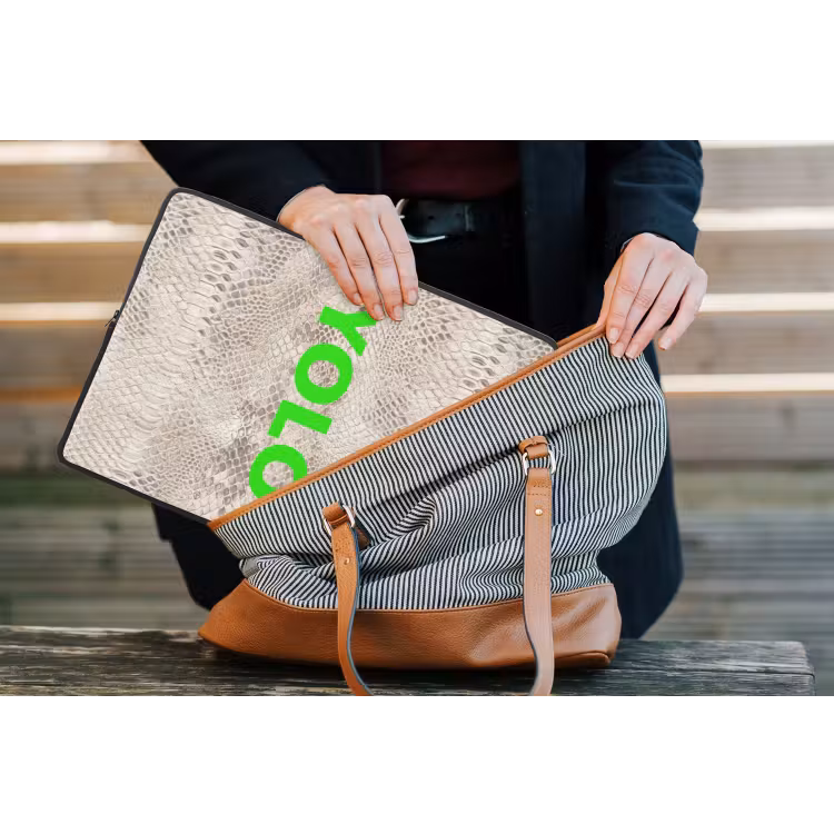 YOLO - Groen - Neon - Slangenprnt laptophoes neopreen klein -tas