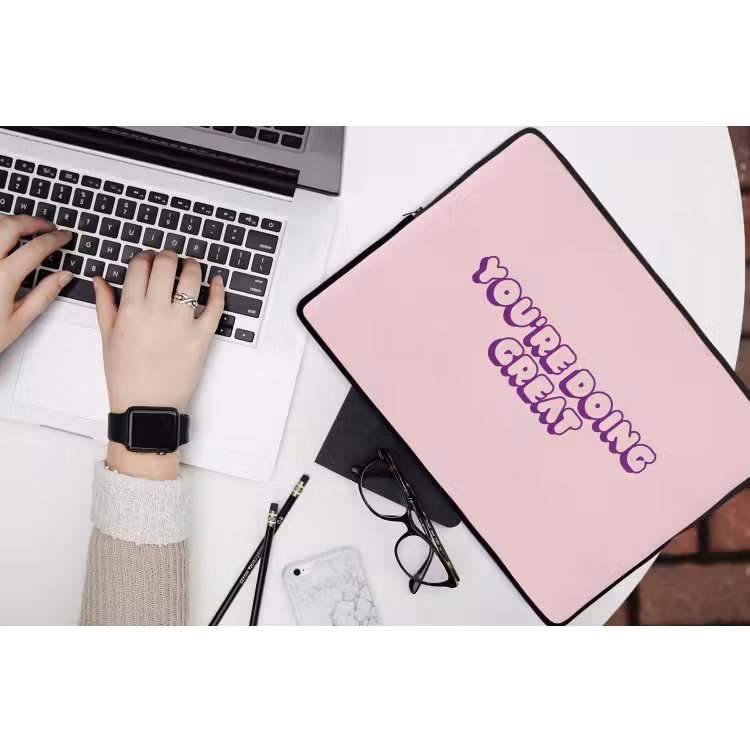 You're doing great - roze - 3D laptophoes neopreen klein -bureau
