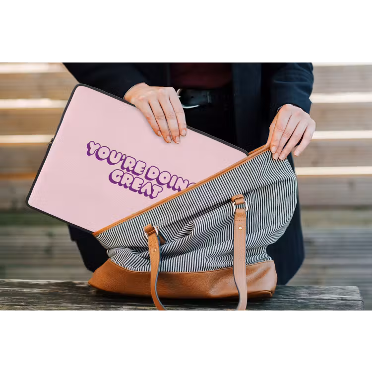 You're doing great - roze - 3D laptophoes neopreen klein -tas