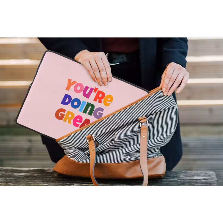 You're doing great - Roze - Kleurrijk laptophoes neopreen klein -tas