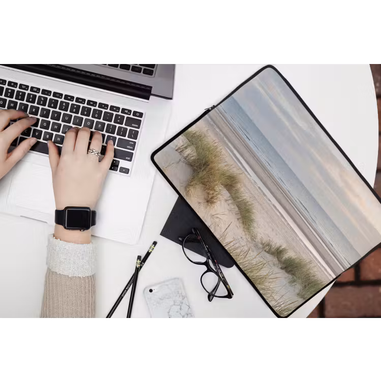Zandstrand - Bewolkt - Duinen laptophoes neopreen klein -bureau