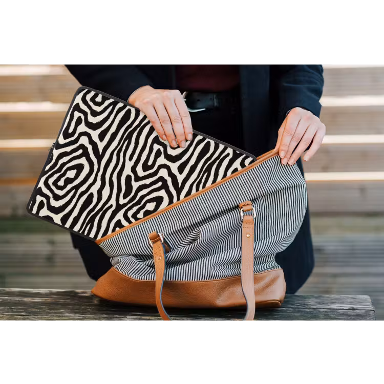 Zebra - Abstract - Zwart laptophoes neopreen klein 279 -tas