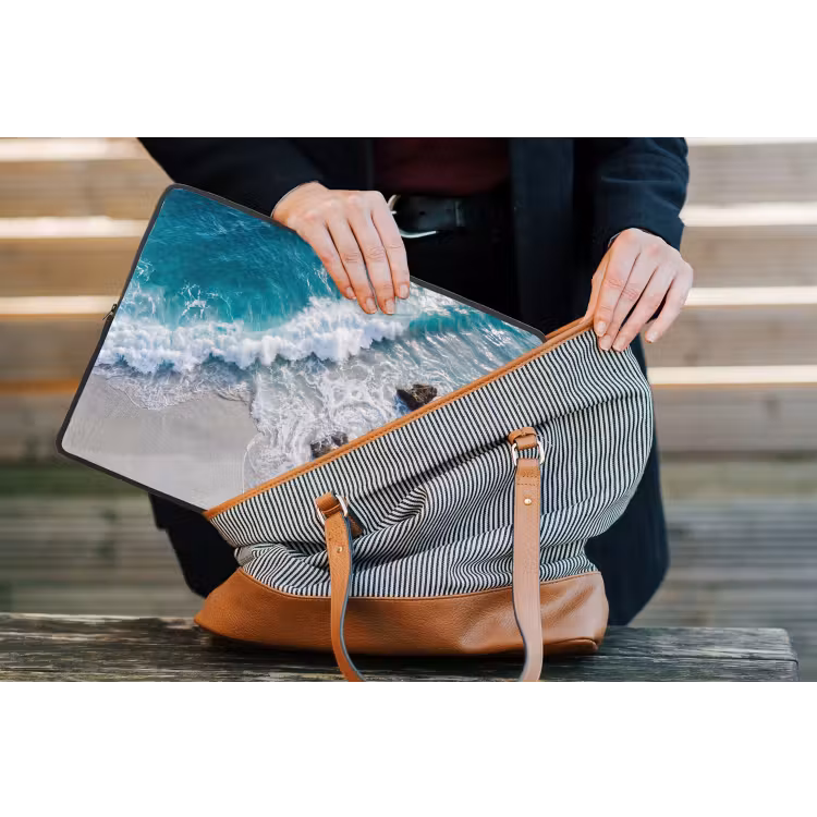 Zee - Golf - Strand - Natuur - Blauw laptophoes neopreen klein -tas