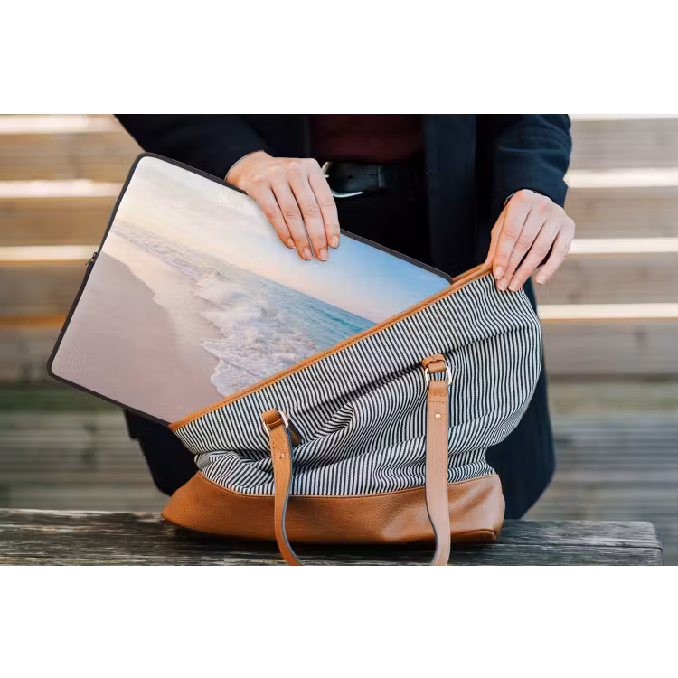 Zee - Golven - Strand - Natuur - Wit laptophoes neopreen klein -tas
