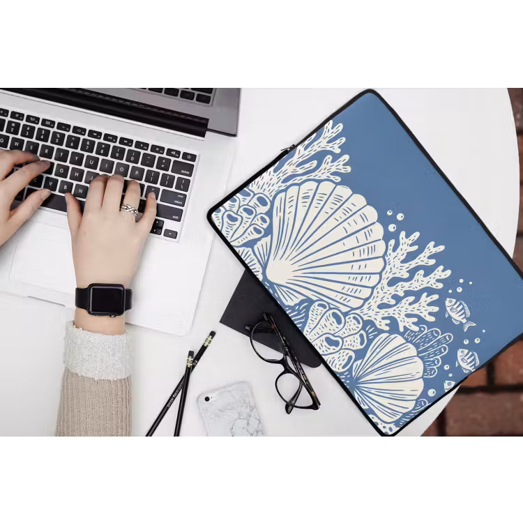 Zeeleven - Koraal - Schelp - Vis - Illustratie - Onderwater laptophoes neopreen klein -bureau