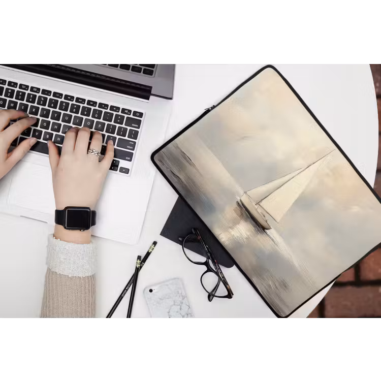 Zeilschip - Zee - Bewolkt laptophoes neopreen klein -bureau