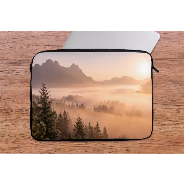 Zonlicht - Mist - Bergen - Bomen laptophoes neopreen klein -tafel