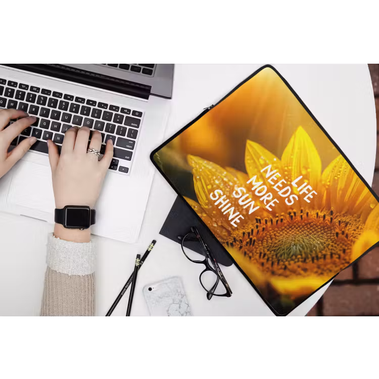 Zonnebloem - Close up - Geel - Quote laptophoes neopreen klein -bureau