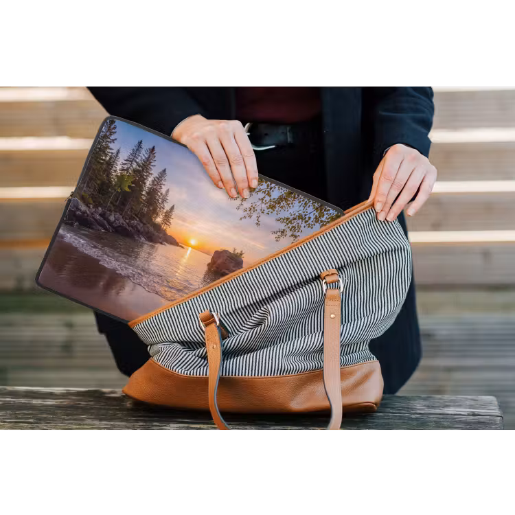 Zonsondergang - Kust - Water - Natuur - Oranje laptophoes neopreen klein -tas