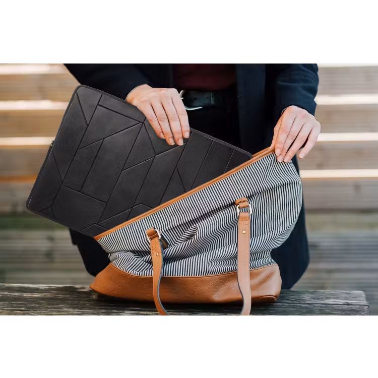 Zwart - Geometrisch - Tegeltjes laptophoes neopreen klein -tas