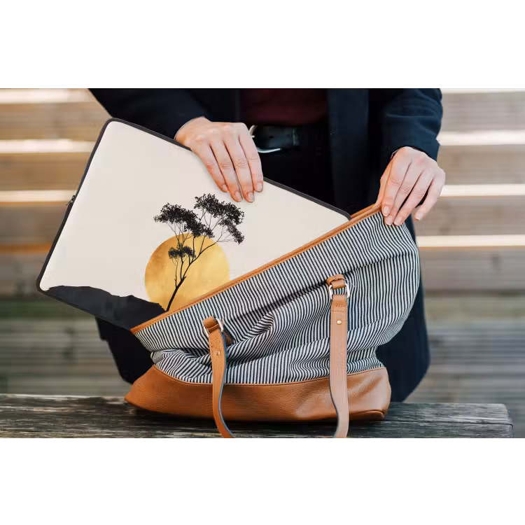 Zwarte boom - Gouden cirkel - Heuvel laptophoes neopreen klein -tas