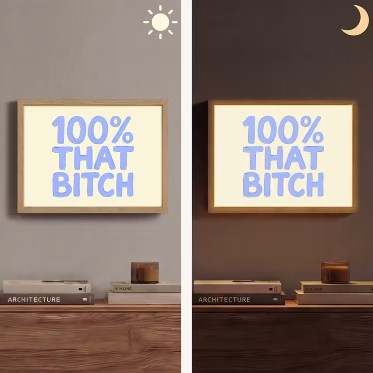 100% that bitch - Blauw - Wit Light Box met batterij (Wandlamp) middel -sfeer3