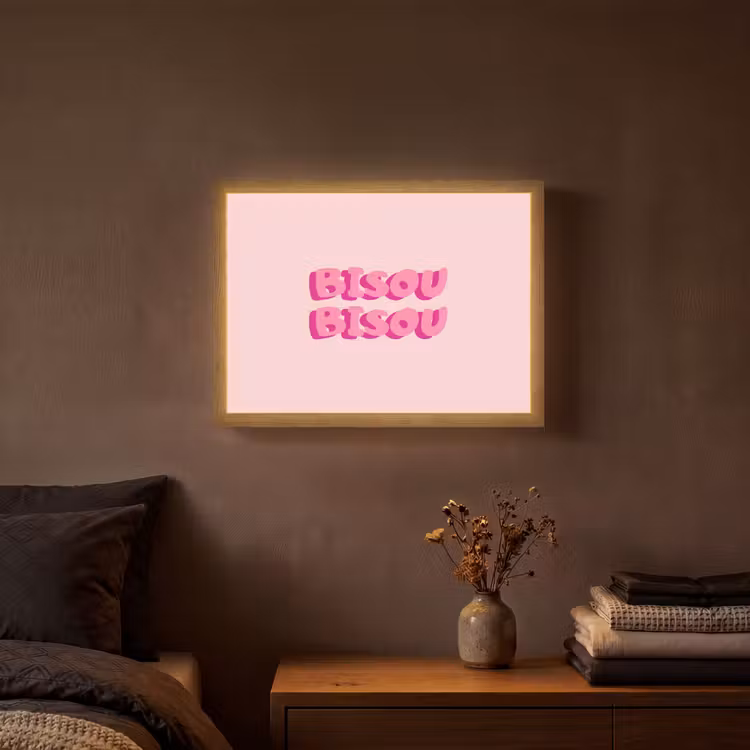 Bisou - Roze - Dikke letters Light Box met batterij (Wandlamp) middel -sfeer4