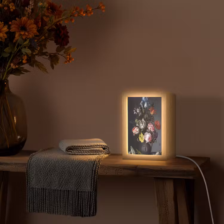 Bloemen in een vaas met schelpen en insecten - Balthasar van der Ast Light Box met kabel (Wandlamp) klein -sfeer4