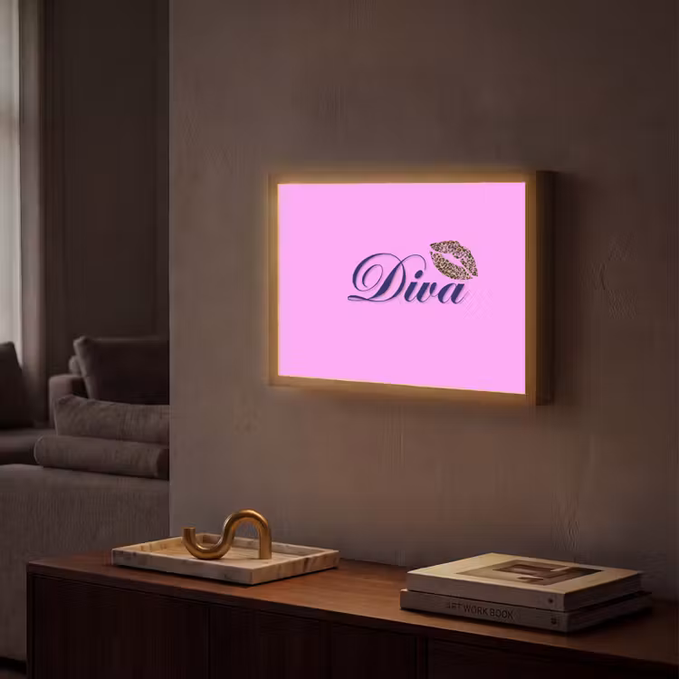 Diva - Lip - Panterprint - Roze Light Box met batterij (Wandlamp) middel -sfeer1