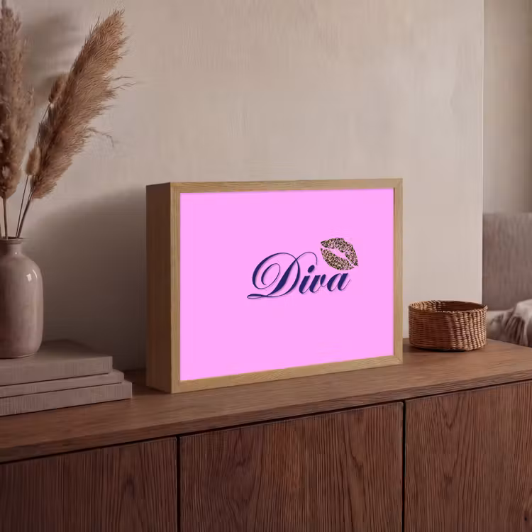 Diva - Lip - Panterprint - Roze Light Box met batterij (Wandlamp) middel -sfeer2