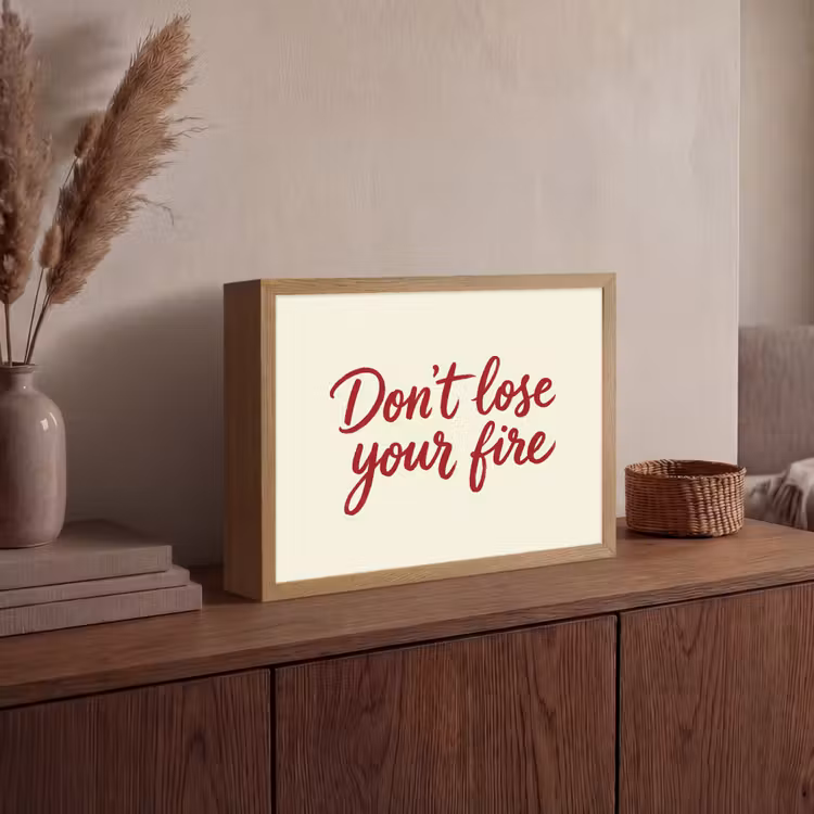 Don't lose your fire - Rood - Wit - Minimalistisch Light Box met batterij (Wandlamp) middel -sfeer2