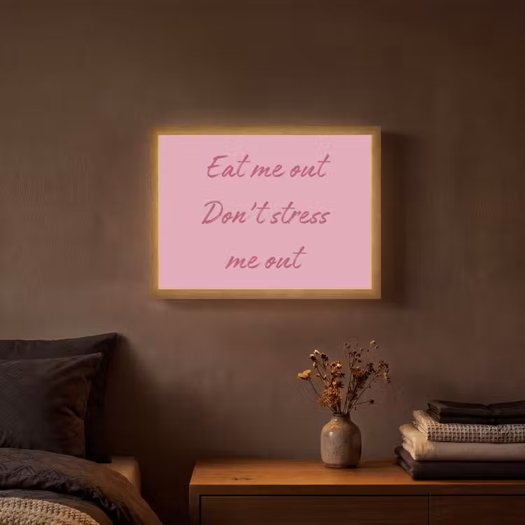 Eat me out don't stress me out - Roze - Handgeschreven Light Box met batterij (Wandlamp) middel -sfeer4