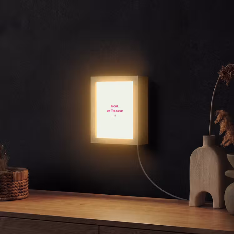 Focus - Beige - Roze - Smiley Light Box met kabel (Wandlamp) klein -sfeer1