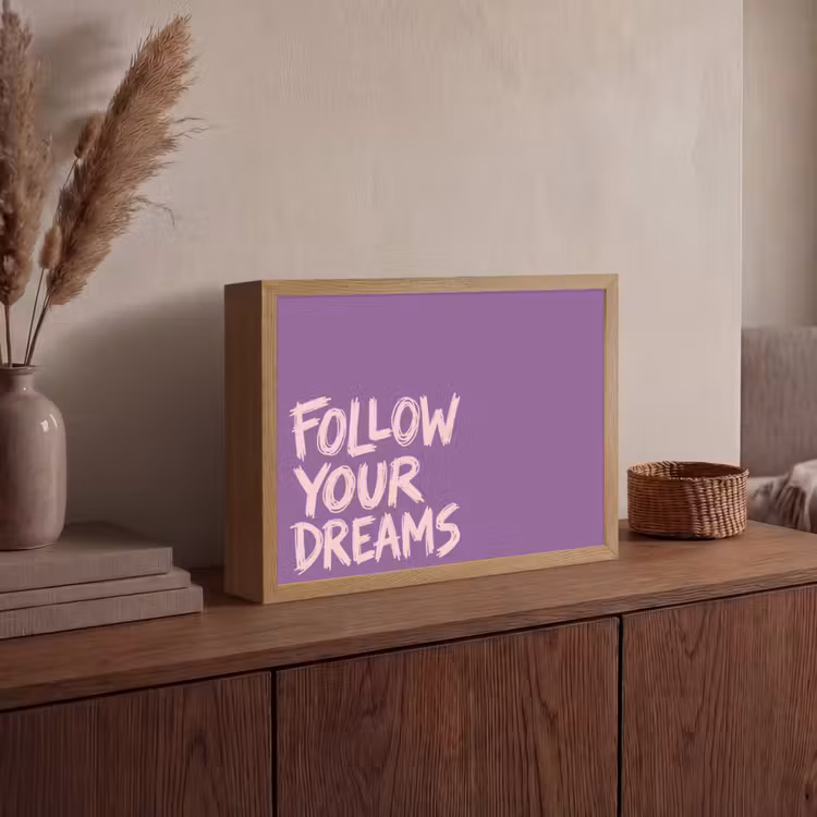 Follow your dreams - Paars - Penseeltextuur Light Box met batterij (Wandlamp) middel -sfeer2