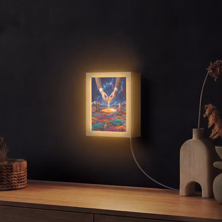 Lightbox - Wandlamp - Handen - Ei - Surrealisme - Handen - Ei - Surrealisme Light Box met kabel (Wandlamp) klein