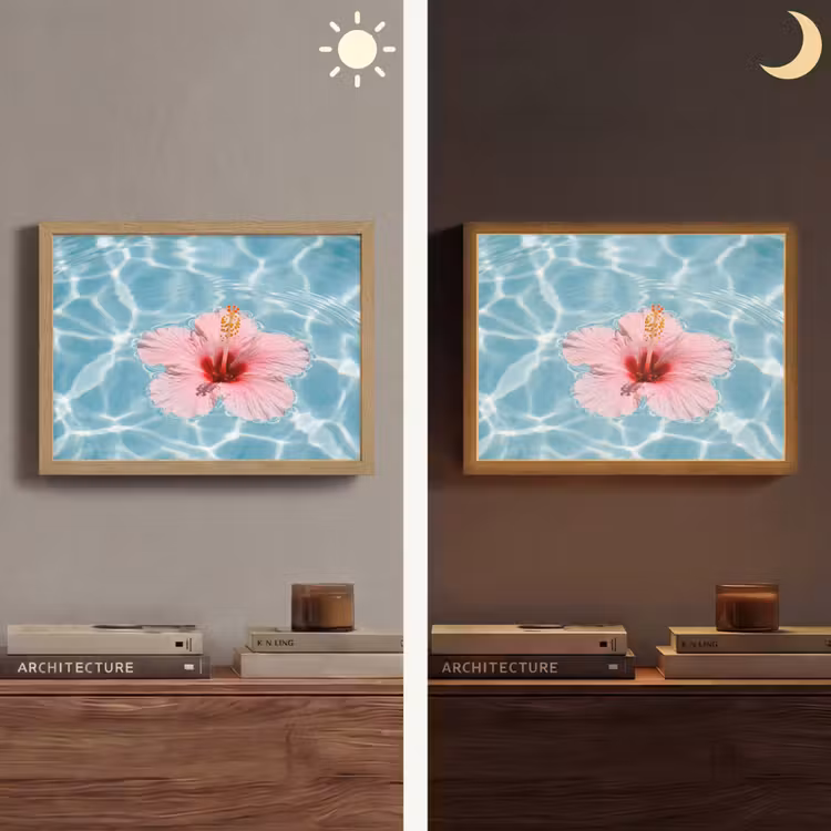 Hibiscus - Water - Roze Light Box met batterij (Wandlamp) middel -sfeer3