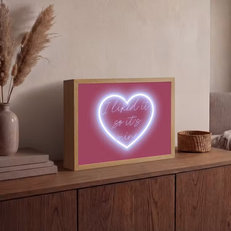 I liked it so it's mine - Neon hart - Roze Light Box met batterij (Wandlamp) middel -sfeer2