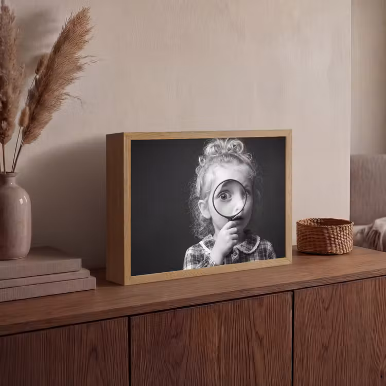 Kind - Vergrootglas - Portret - Zwart-wit Light Box met batterij (Wandlamp) middel -sfeer2