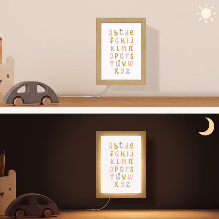 Educatief - Alfabet leren - Meisjes - Letters Light Box met kabel (Wandlamp kind) klein -sfeer3_kind