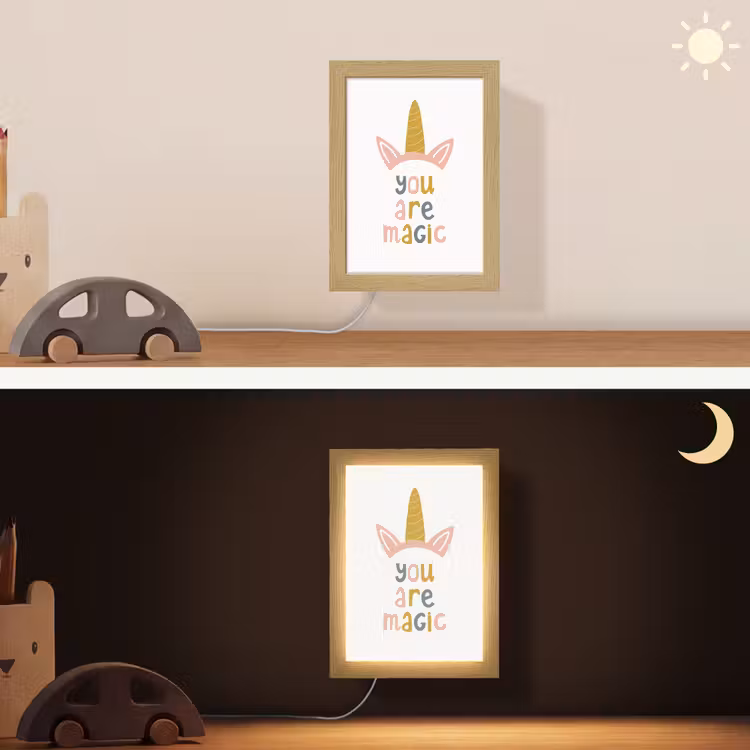 Eenhoorn - Quote - Roze - 'You are magic' Light Box met kabel (Wandlamp kind) klein -sfeer3_kind
