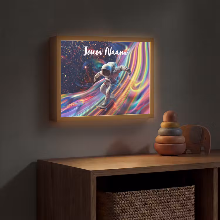 Astronaut - Ruimte - Skateboard - Kleurrijk Light Box met batterij (Wandlamp kind) middel -sfeer5_kind