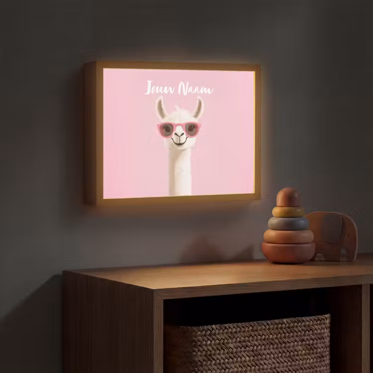 Lama - Zonnebril - Roze Light Box met batterij (Wandlamp kind) middel -sfeer5_kind