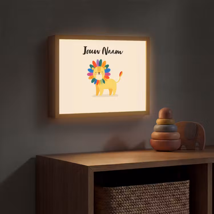 Leeuw - Kleurrijke manen - Beige Light Box met batterij (Wandlamp kind) middel -sfeer5_kind