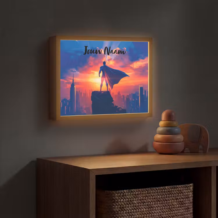 Superheld - Stad - Jongens - Kleurrijk - Zon Light Box met batterij (Wandlamp kind) middel -sfeer5_kind