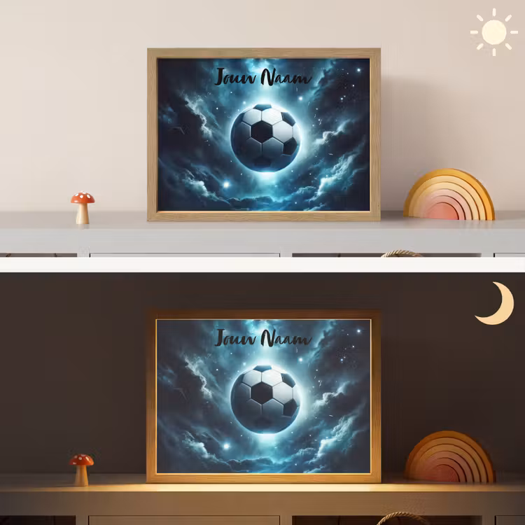 Voetbal - Galaxy - Ruimte - Sport - Blauw Light Box met batterij (Wandlamp kind) middel -sfeer3_kind