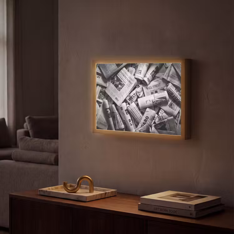 Krant - Stapel - Nieuws - Zwart-wit Light Box met batterij (Wandlamp) middel -sfeer1