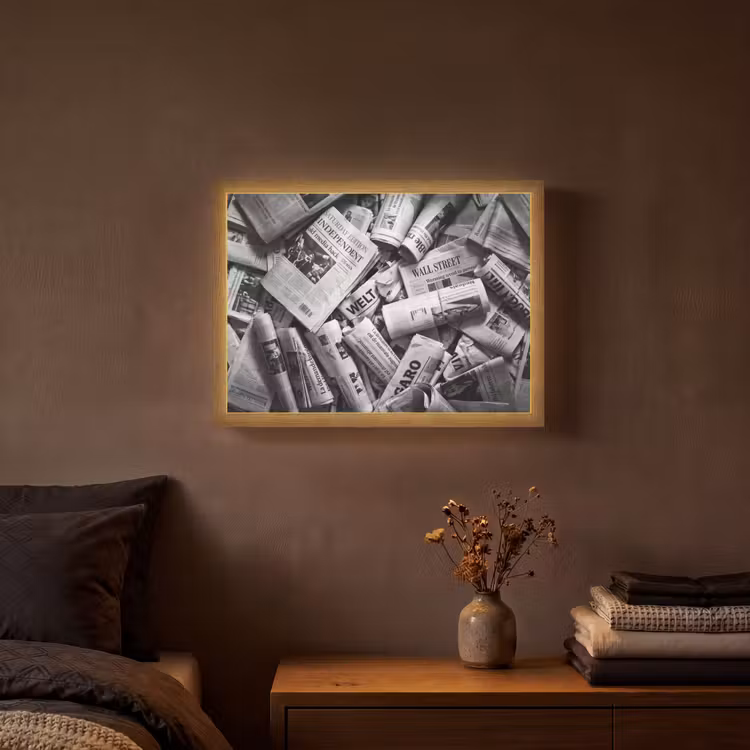 Krant - Stapel - Nieuws - Zwart-wit Light Box met batterij (Wandlamp) middel -sfeer4