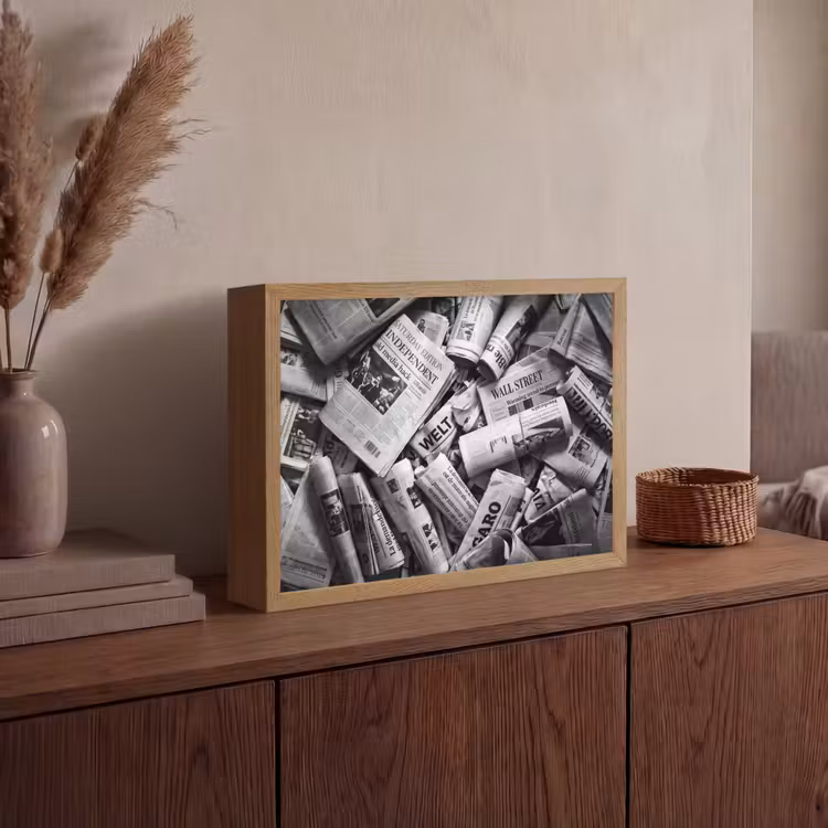 Krant - Stapel - Nieuws - Zwart-wit Light Box met batterij (Wandlamp) middel -sfeer2