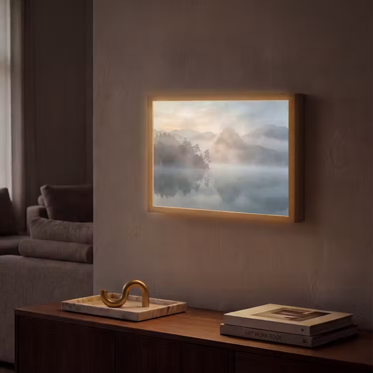 Landschap - Bergen - Mist - Water - Natuur Light Box met batterij (Wandlamp) middel -sfeer1