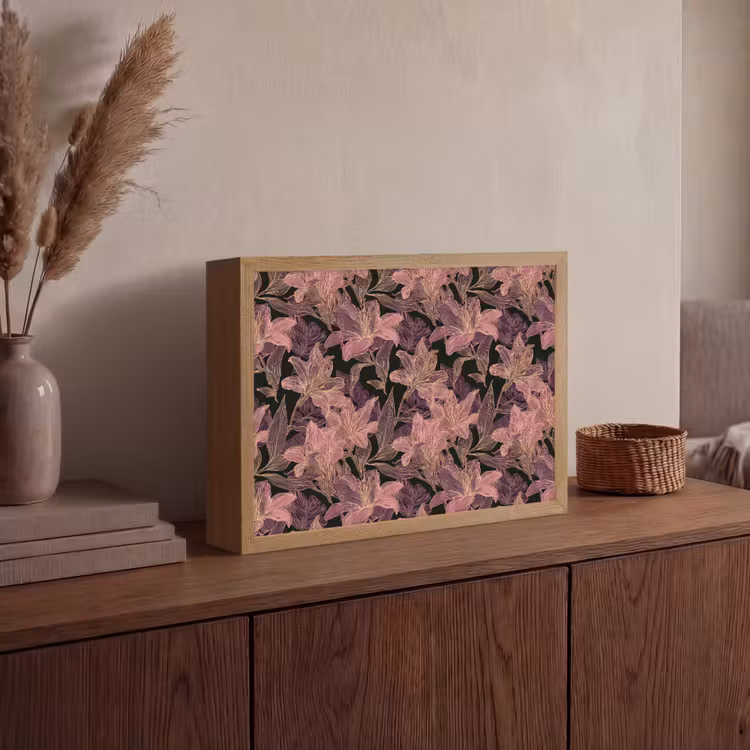 Lelies - Patroon - Paars - Goud Light Box met batterij (Wandlamp) middel 907 -sfeer2