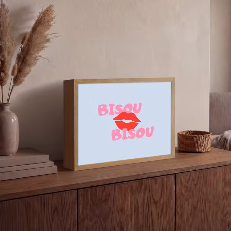 Lippen - Bisou - Blauw Light Box met batterij (Wandlamp) middel -sfeer2