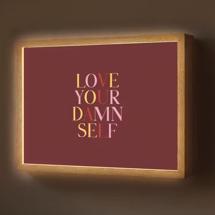 Love your damn self - Kleurrijk - Bordeaux Light Box met batterij (Wandlamp) middel -z3d_website