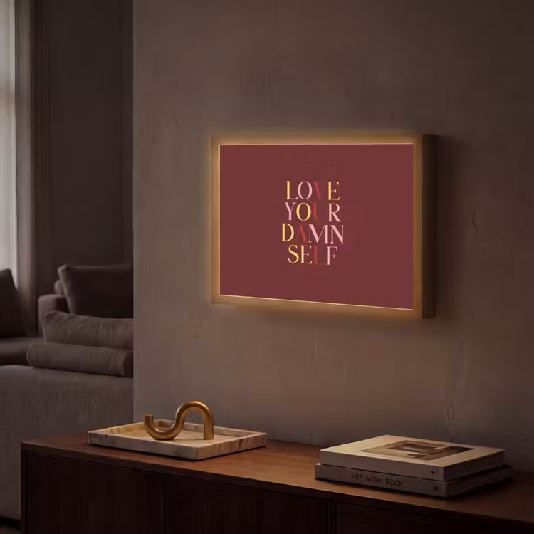 Love your damn self - Kleurrijk - Bordeaux Light Box met batterij (Wandlamp) middel -sfeer1